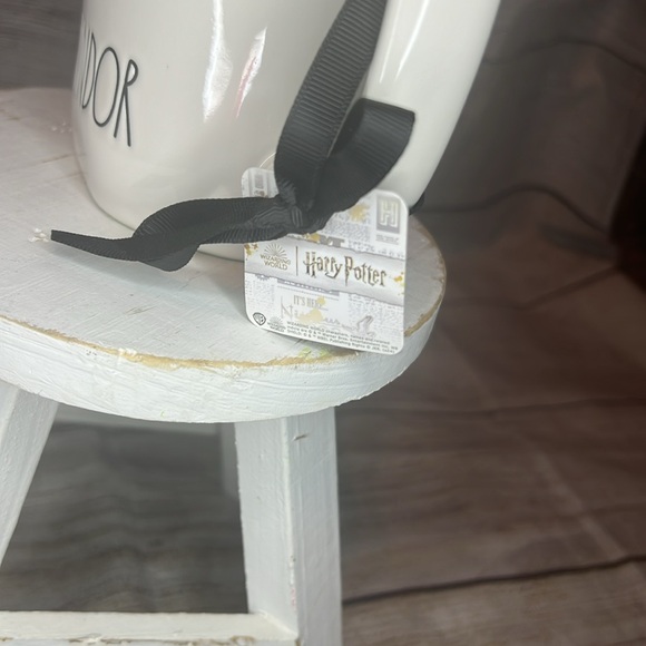 🧙‍♂️ Harry Potter Rae Dunn Gryffindor Mug - Picture 2 of 2